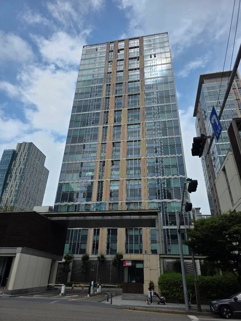 송도자이하버뷰2단지 외관과 단지 입구