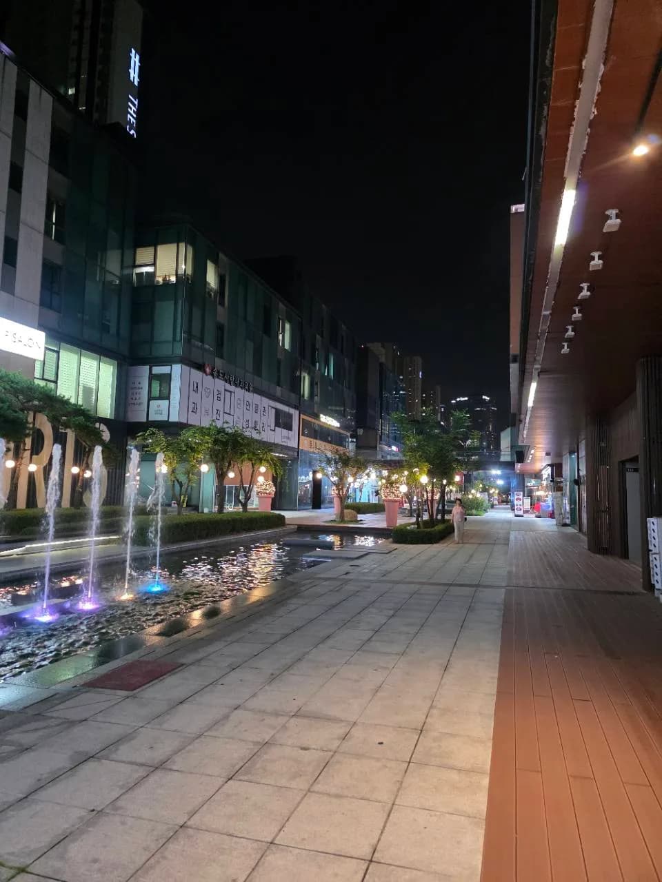 커낼워크 야간 수로와 보행로