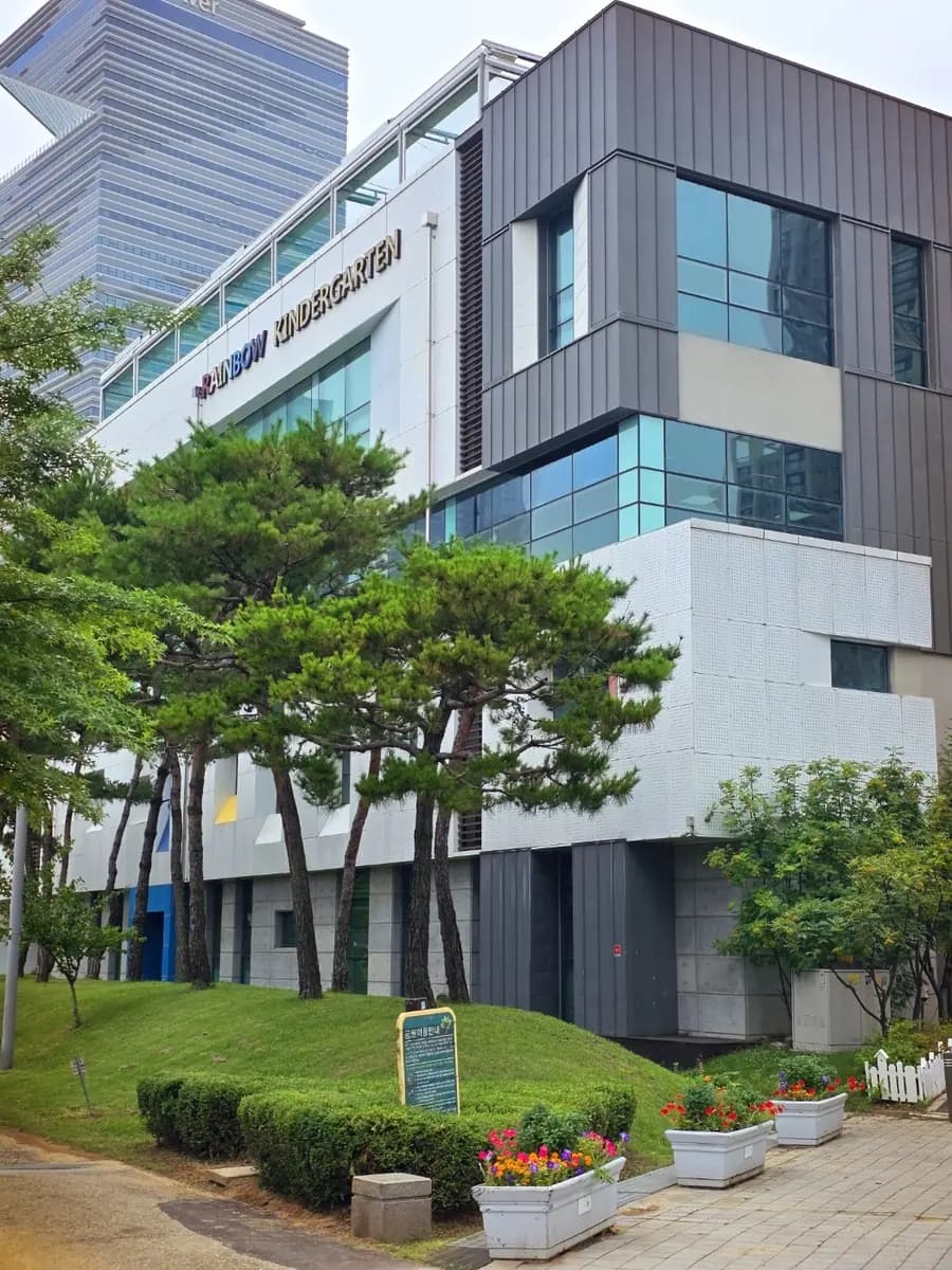 송도 레인보우유치원 건물 외관