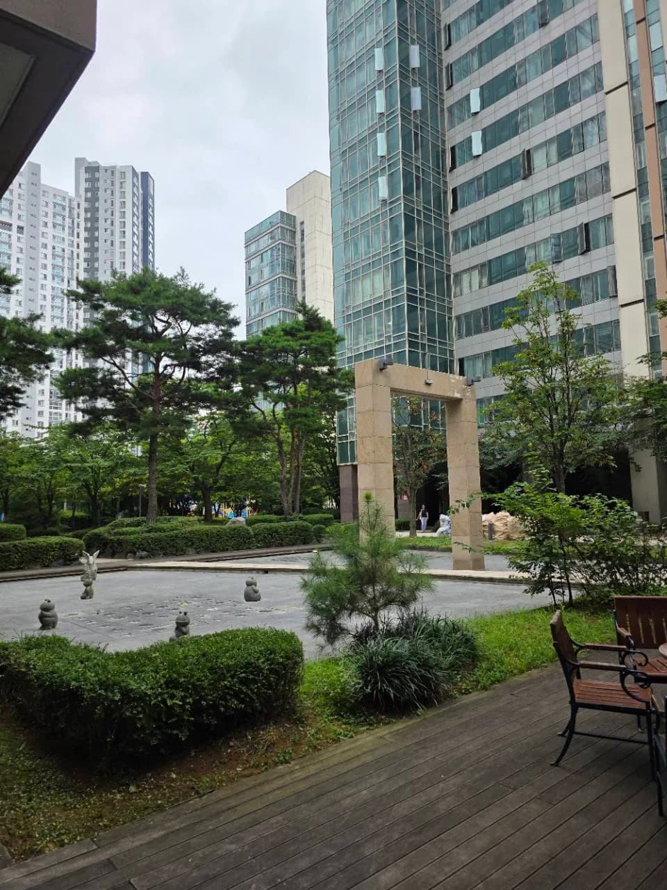 송도푸르지오하버뷰 단지 중앙 광장과 조경